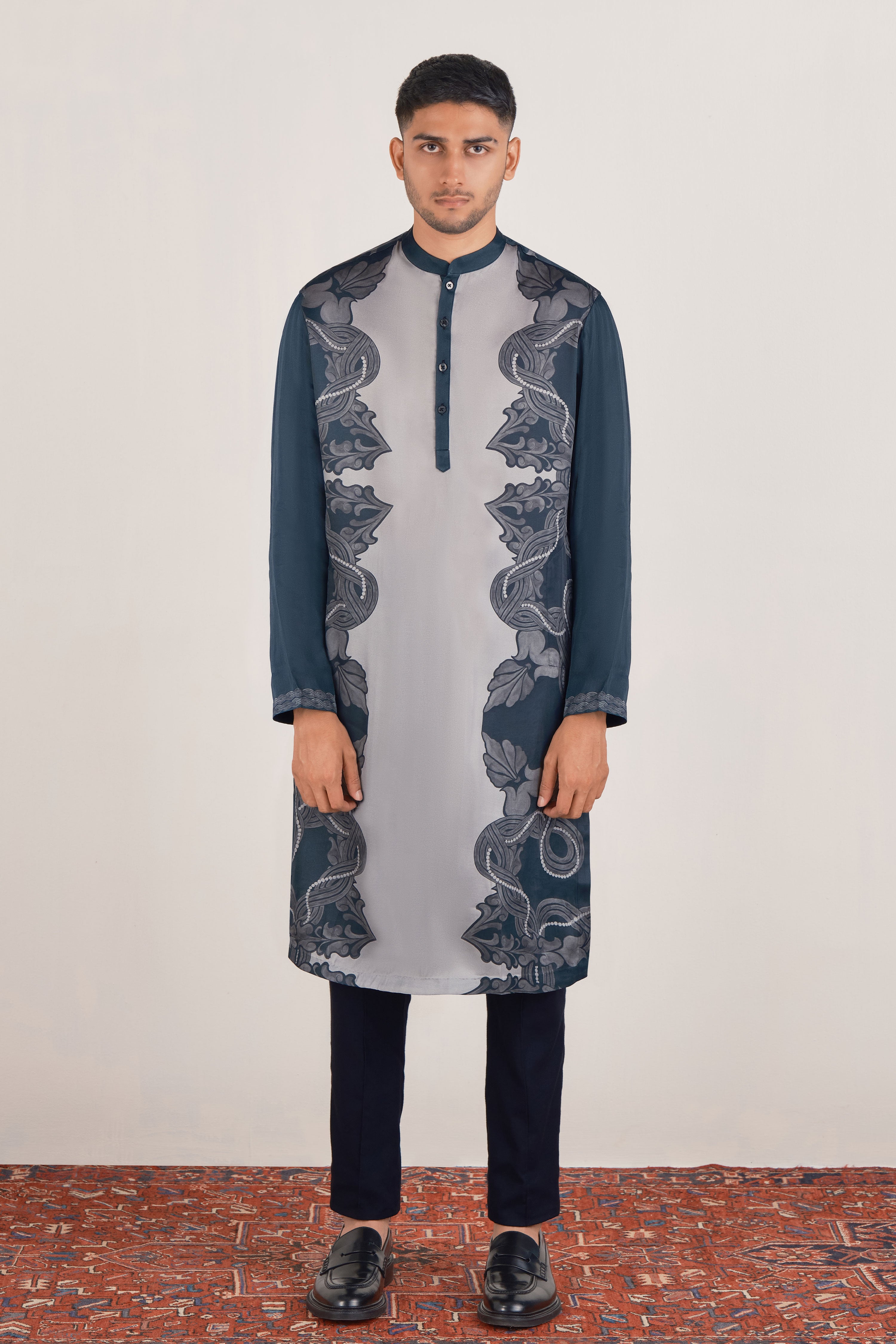 Queen's Necklace Kurta Set