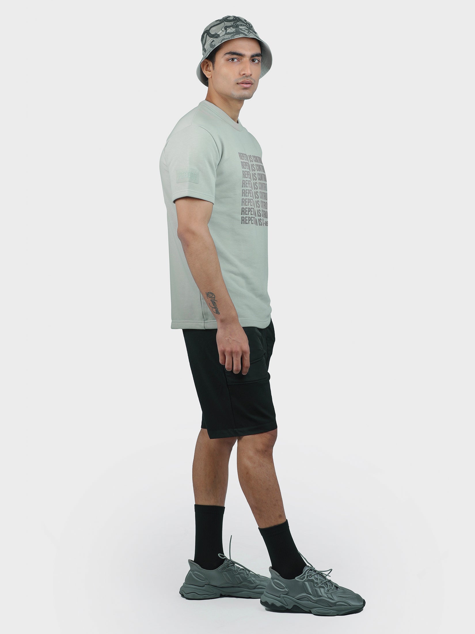 REPETITION IS CONTROL OVERSIZED TEE